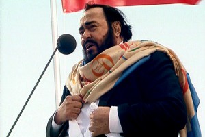 Luciano_Pavarotti_in_Saint_Petersburg (wikipedia.org)