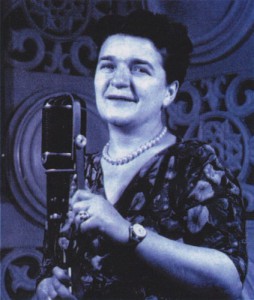Ioana Radu în Studioul T3 de înregistrări al Societății Române de Radiodifuziune, în anii '50 (Ioana_Radu/Wikipedia.org)