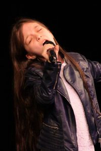 Foto Alice Olivia Ghile - Premiul I (9-11 ani) Muzică Uşoară Hermannstadtfest 2016 (foto Hermannstadtfest by TakeaSmile.ro)