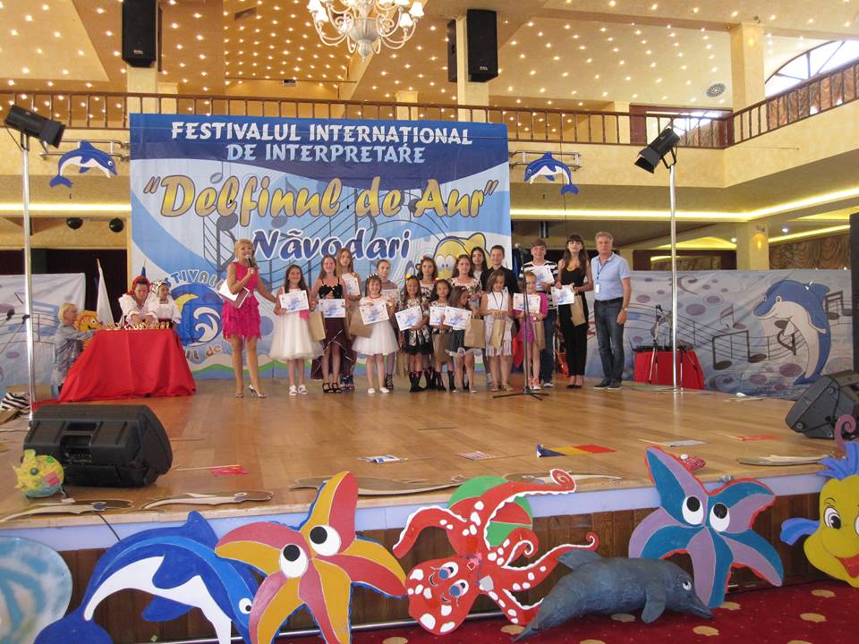 Detinatorii Premiului III, alaturi de compozitorul Nicolae Caragia (foto Vio Parja)