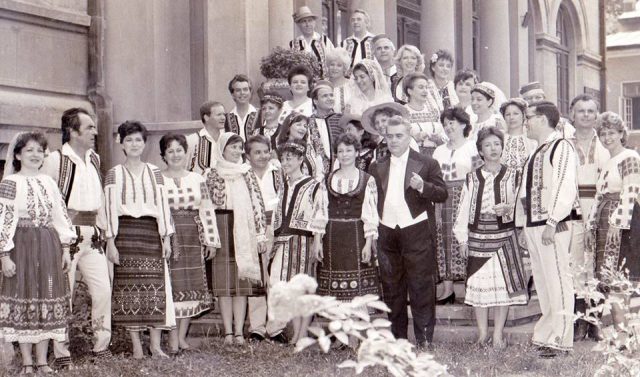 foto-pentru-turneu-madrigal-in-japonia-1990 (foto arh. Madrigal)