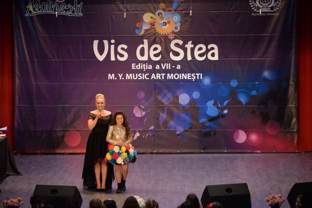 Castigatoarea Trofeului Festivalului Vis de Stea din Moinesti 2017 - Patricia Crisan (foto by Centrul Cultural LIRA - Moinesti)
