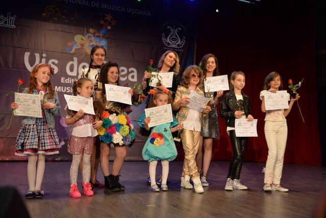 Trofee si premii Gala Laureatilor la Festiv. Vis de stea - Moinesti 2017 (foto by Centrul Cultural LIRA - Moinesti)