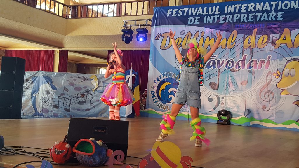 Luiza Maria Voicu - Trofeul Artistul Festivalului - Deşfinul de Aur 2017 (foto by Bogdan Dragomir)