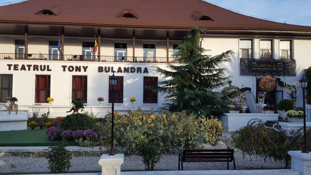 Teatrul Tony Bulandra din Targoviste - Crizantema de Aur 2017 (foto by Bogdan Dragomir)