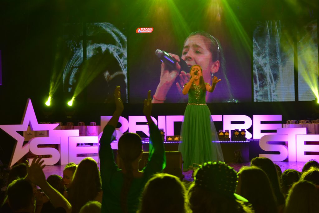 Romina Ciocoiu - Trofeul Adolescent si Premiul Tinere Talente Radio Romania Regional la Festivalul Stea Printre Stele 2017 (foto Ioana Dragomir)