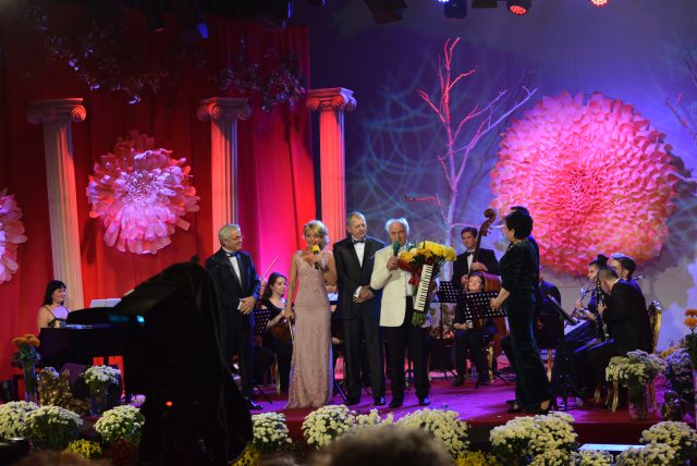 Aniversare 80 de ani a Maestrului artist şi compozitor Eugen Doga pe scena Festivalului Crizantema de Aur 2017 (foto by Bogdan Dragomir)