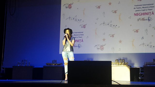 Alessia Popa în recital la Festiv. Neghiniţă 2017 (foto by Bogdan Dragomir)